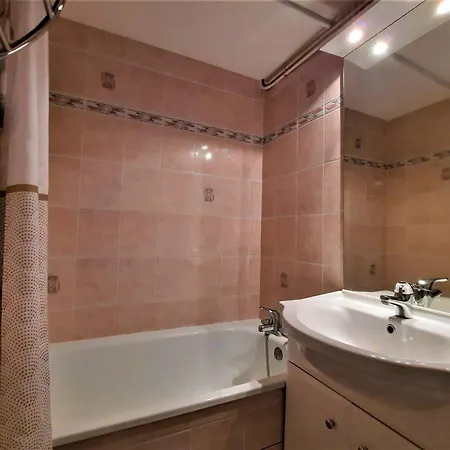 Cosy A 50m Des Pistes, 2 Pieces Pour 6 Personnes, Balcon Et Services Disponibles - Fr-1-452-205 *